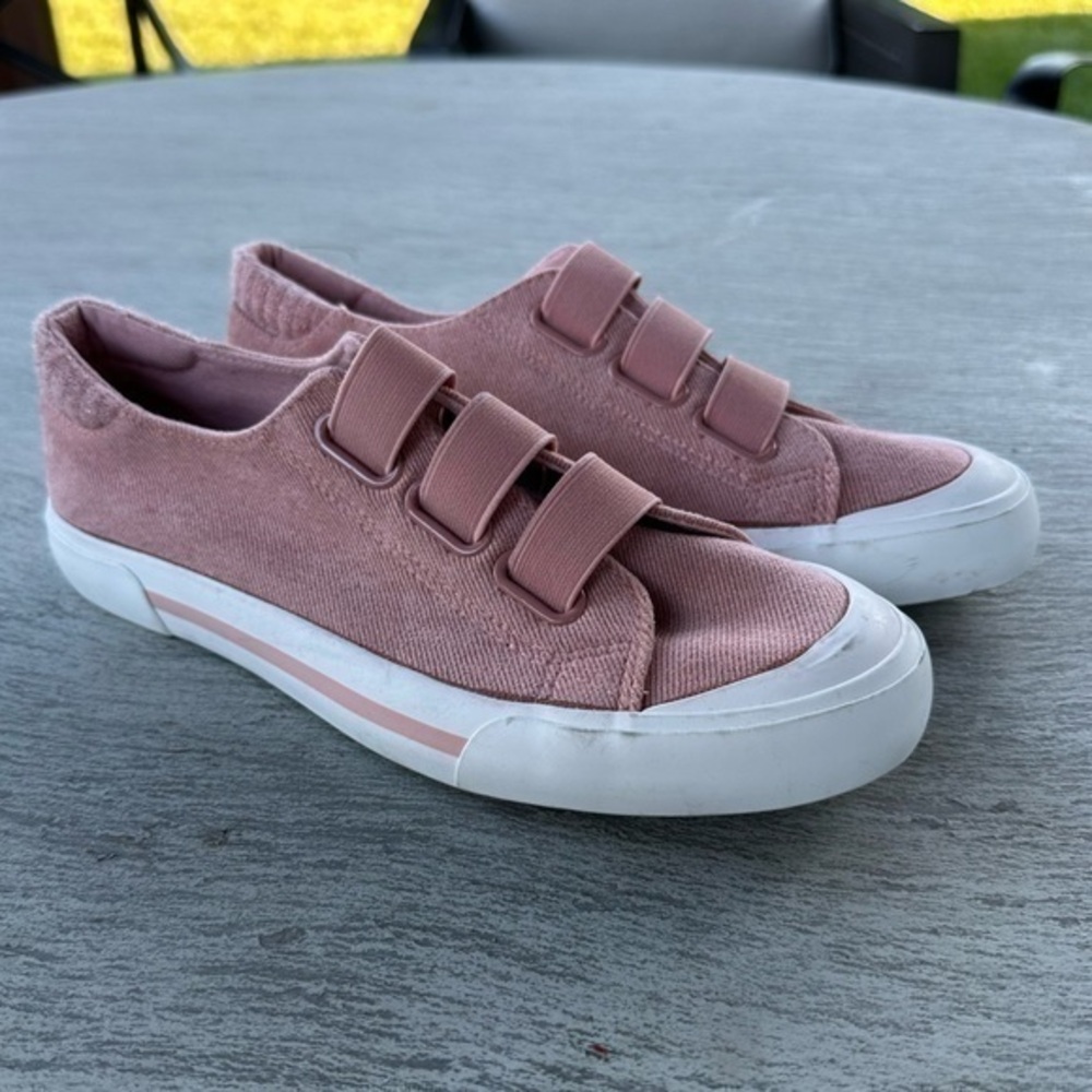 American Eagle Women’s Pink No Lace Shoes Size 8